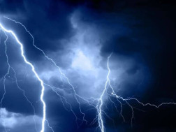 მეხი ქალს დაეცა