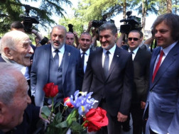 საქართველოს პრეზიდენტმა ვეტერანებს ფაშიზმზე გამარჯვების დღე მიულოცა