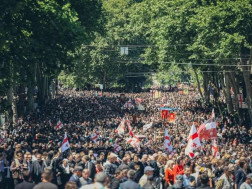 დღეს საქართველოში ოჯახის სიწმინდისა და მშობლების პატივისცემის დღე აღინიშნება