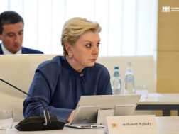 თინათინ რუხაძე
