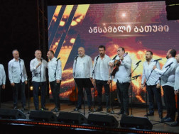 პეტრას ციხეზე ქალაქური სიმღერების საღამო გაიმართა