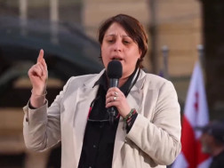 ელენე ხოშტარია