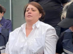 ელენე ხოშტარია
