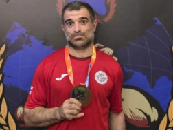 ვახტანგ ახობაძე  