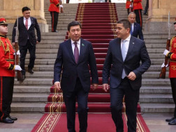 შალვა პაპუაშვილი ყაზახეთის მაჟილისის თავმჯდომარეს შეხვდა