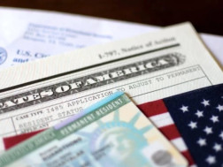 აშშ-მა „მწვანე ბარათების“ გათამაშება შეაჩერა აშშ-მა „მწვანე ბარათების“ გათამაშება შეაჩერა