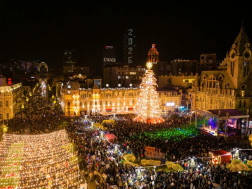 ბათუმში ქალაქის მთავარი ნაძვის ხე საზეიმოდ აინთო ბათუმში ქალაქის მთავარი ნაძვის ხე საზეიმოდ აინთო