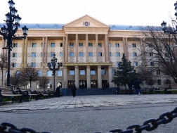 სუს-ის მიერ გამოაშკარავებულ თაღლითობის ფაქტებზე დაკავებულებს, აღკვეთის ღონისძიებად პატიმრობა შეეფარდათ, სასამართლო სხდომა რამდენიმე წუთის წინ დასრულდა. საქმე ეხება, კასპში საქონლის ხორცის ვარგისიანობის შესახებ გაცემულ ყალბ დოკუმენტს, ისე რომ პროდუქტი რეალ