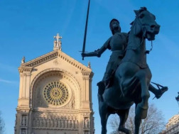 პარიზში ბოროტმოქმედმა ჟანა დ’არკის ქანდაკების ხმალი მოიპარა პარიზში ბოროტმოქმედმა ჟანა დ’არკის ქანდაკების ხმალი მოიპარა