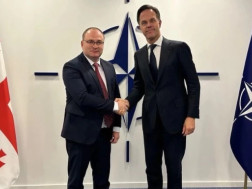 ნატოსთან საქართველოს წარმომადგენელი ირაკლი ბერაია ნატოს გენერალურ მდივანს მარკ რუტეს შეხვდა