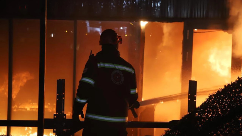 თბილისში, დიდი დიღმის დასახლებაში მდებარე ერთ-ერთ სასაწყობე შენობაში გაჩენილი ხანძარი ლიკვიდირებულია. თბილისში, დიდი დიღმის დასახლებაში მდებარე ერთ-ერთ სასაწყობე შენობაში გაჩენილი ხანძარი ლიკვიდირებულია.