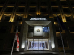 საქართველოს მთავრობის ადმინისტრაციის შენობაზე სახელმწიფო დროშა დაეშვა