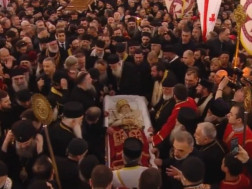 პატრიარქი სამების საკათედრო ტაძარში დაასვენეს 