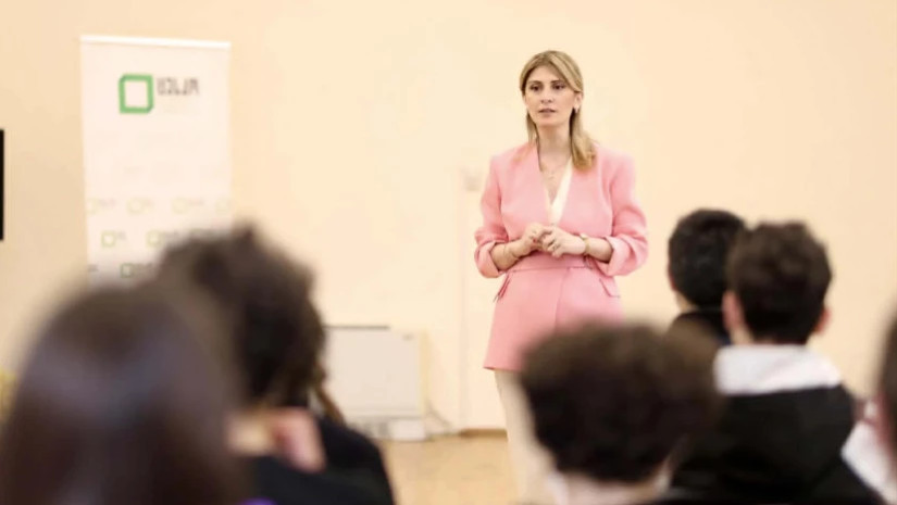 ცესკო ახალგაზრდებთან