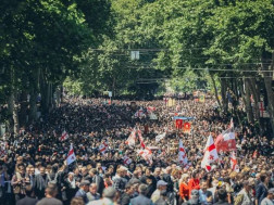 დღეს საქართველოში ოჯახის სიწმინდისა და მშობლების პატივისცემის დღე აღინიშნება