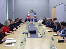რატი იონათამიშვილ
